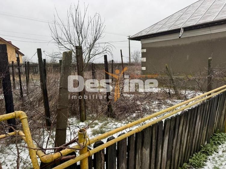 Casă individuală cu 6 camere cu Canalizare în Tomșani