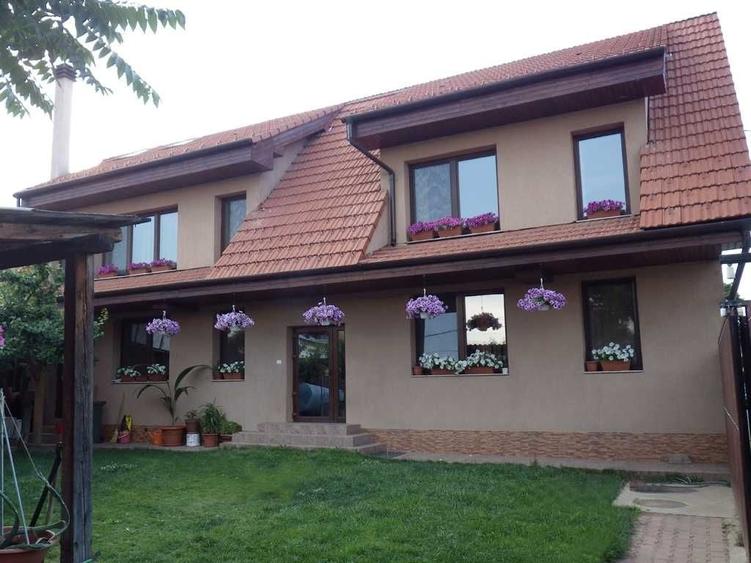 Casă cu 4 camere cu Teren 370 Mp în Central