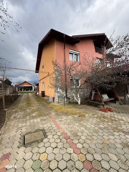 Casă cu 4 camere în Păulești