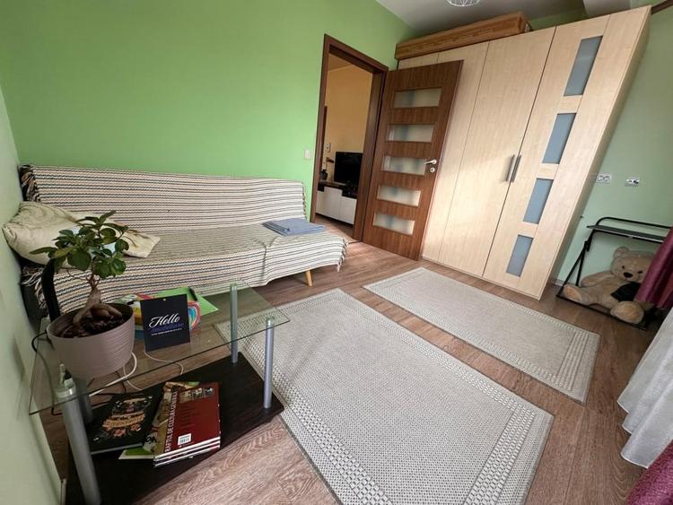Apartament cu 3 camere semidecomandat, mobilat în Florești