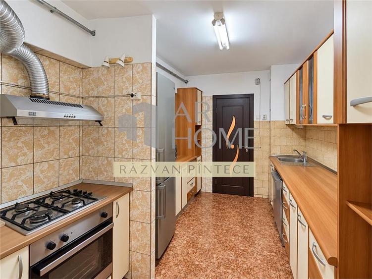 Apartament cu 4 camere decomandat, mobilat în Vest