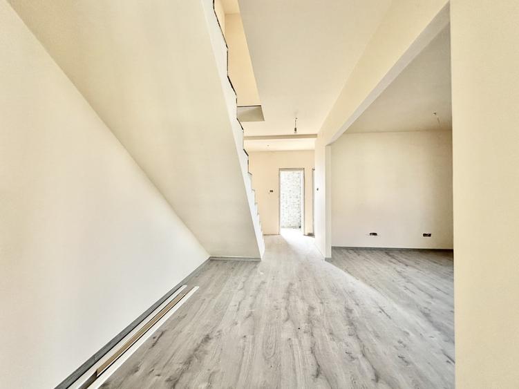 Duplex cu 4 camere cu Canalizare în Moșnița Nouă