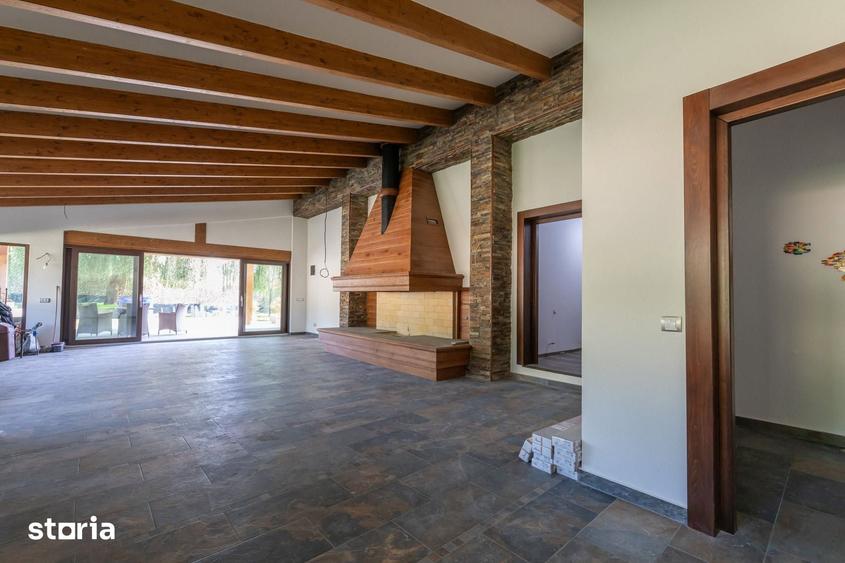 Casă cu Teren 1800 Mp în Răzvad