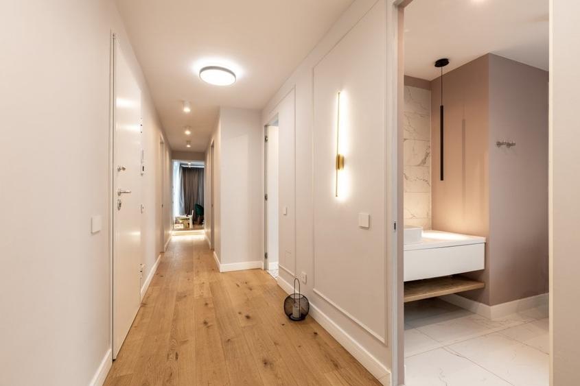 Penthouse cu 7 camere decomandat, mobilat în Polonă