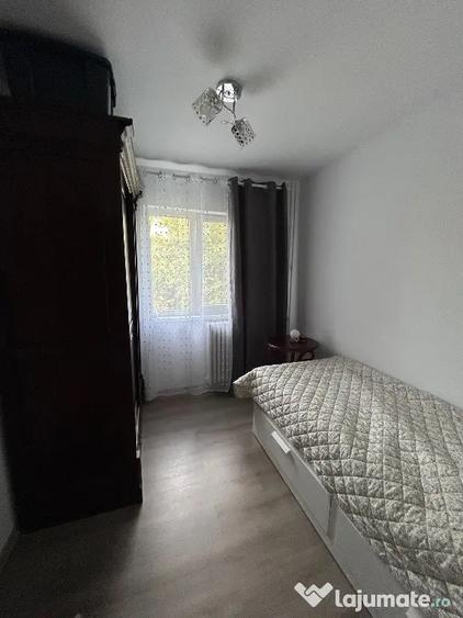 Apartament cu 3 camere semidecomandat în Drumul Găzarului
