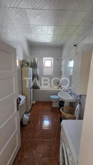 Casă cu 4 camere cu Teren 3150 Mp în Petrești