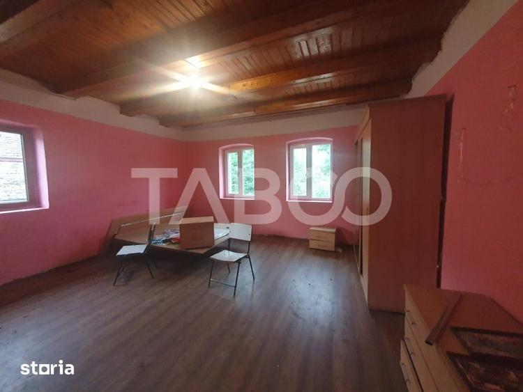 Casă cu 2 camere cu Teren 1000 Mp în Părău