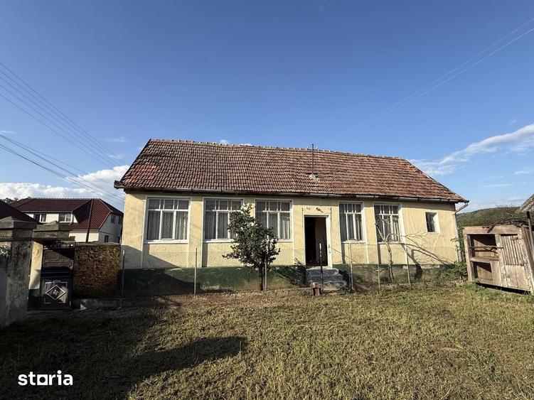 Casă cu 3 camere cu Teren 2195 Mp în Central