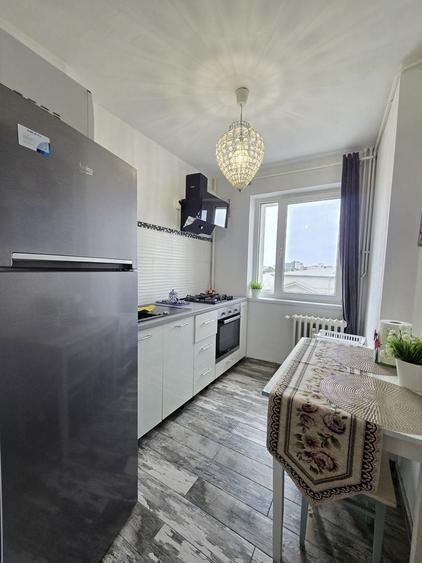 Apartament cu 2 camere semidecomandat în Cantemir