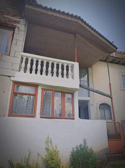Casă cu 4 camere în Schitu Golești