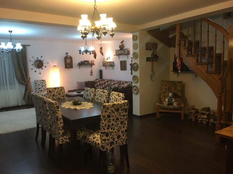 Casă cu 4 camere în Central