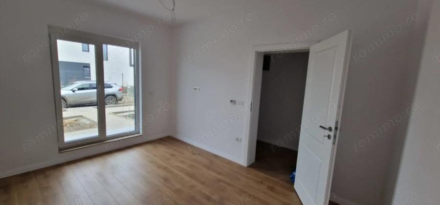 Casă cu 5 camere cu Teren 365 Mp în Covaci