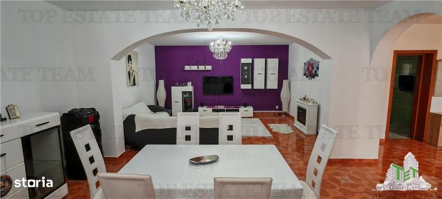 Casă cu 4 camere în Roșu