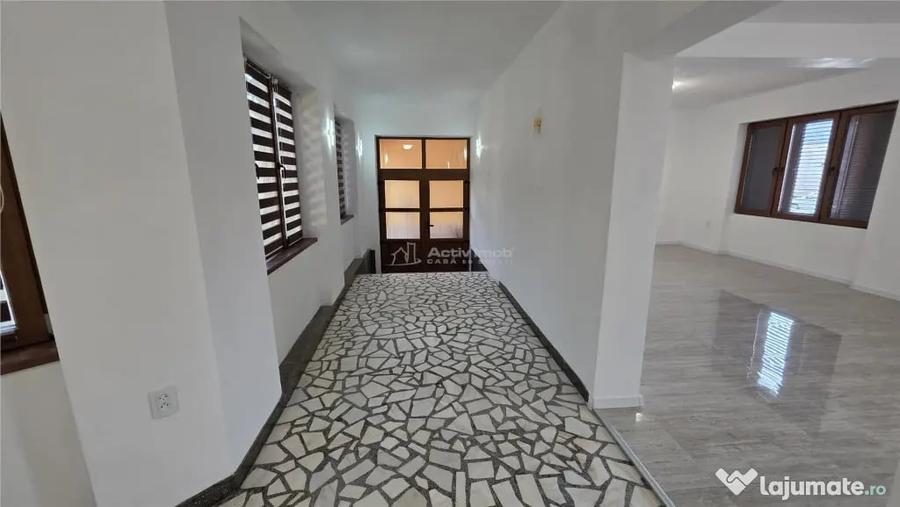 Spațiu comercial, de 130 mp, în Răcășdia