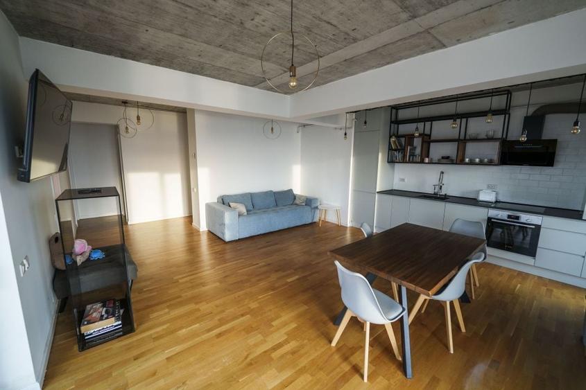 Apartament cu 3 camere semidecomandat, mobilat în Craiovița Nouă