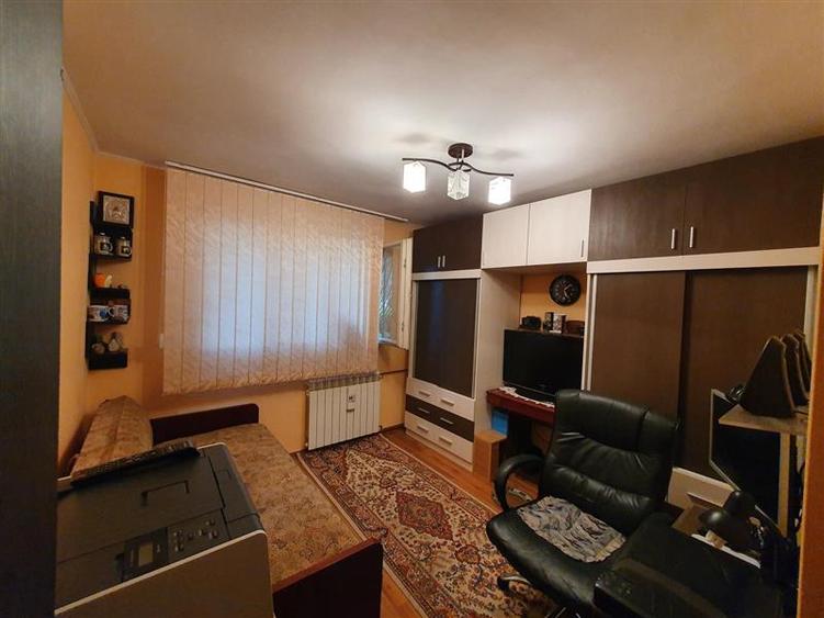 Apartament cu 3 camere decomandat, mobilat în Vest - Lamâița