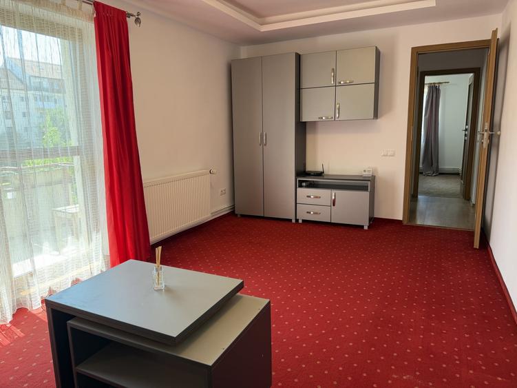 Apartament cu 2 camere decomandat, mobilat în Valea Aurie