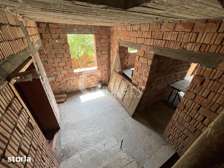 Casă cu 6 camere cu Teren 374 Mp în Central