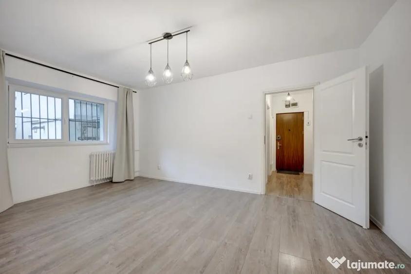 Apartament cu 4 camere semidecomandat în Lacul Tei