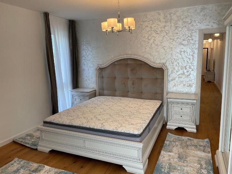 Apartament cu 4 camere decomandat, mobilat în Băneasa