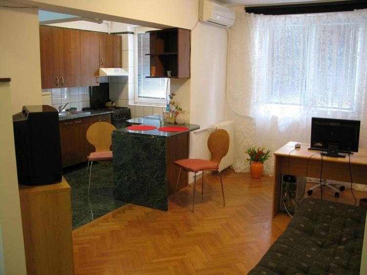 Apartament cu 2 camere semidecomandat în Obor