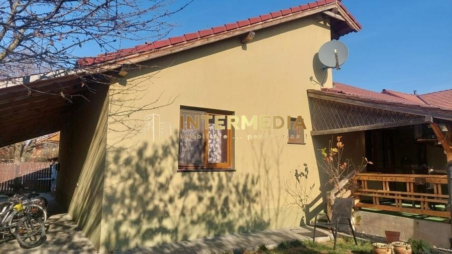 Casă individuală cu 3 camere cu Canalizare în Cetate