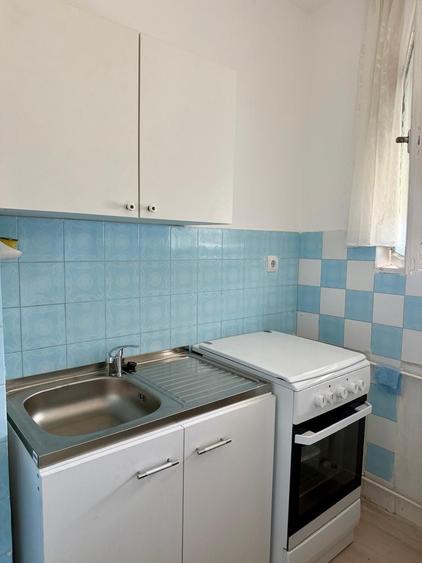 Garsonieră decomandată în Decebal