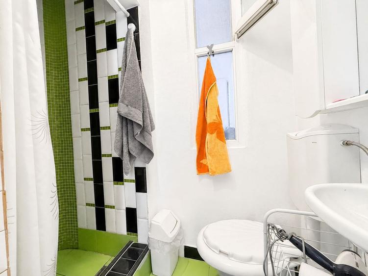 Apartament cu 4 camere circular, mobilat în Central