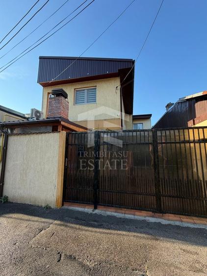Casă individuală cu 5 camere cu Canalizare în Rahova