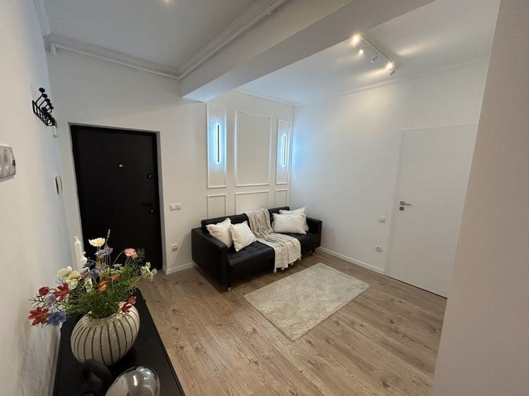 Apartament cu 3 camere decomandat în Exterior Vest