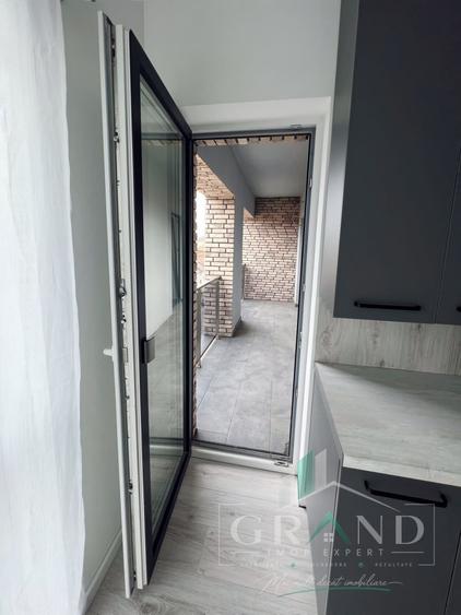 Apartament cu 3 camere semidecomandat, mobilat în Semicentral