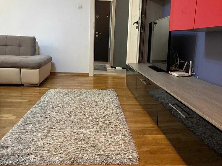 Apartament cu 2 camere semidecomandat în Rovine
