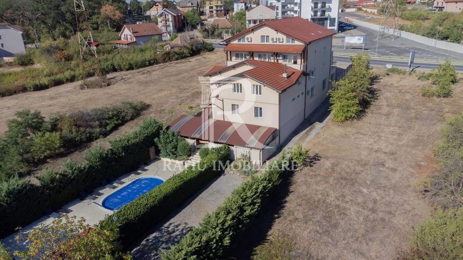 Casă individuală cu 18 camere cu Piscina în Sânmartin
