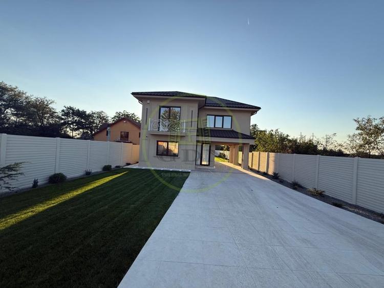 Casă individuală cu 4 camere cu Piscina în Bariera Vâlcii