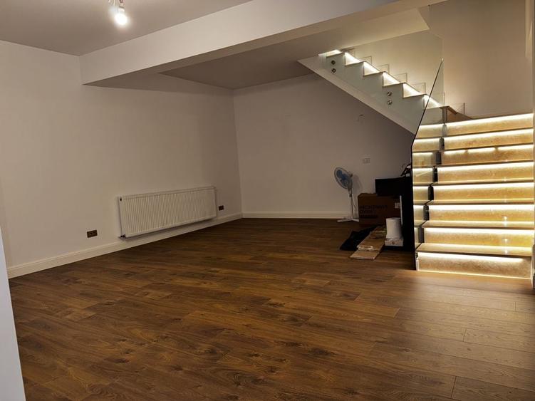 Casă cu 4 camere cu Teren 180 Mp în Domenii