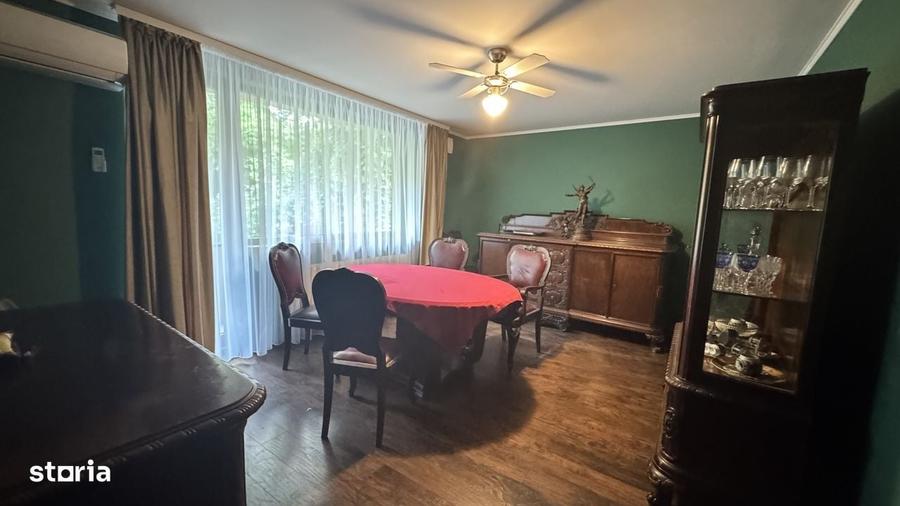 Apartament cu 4 camere decomandat în Central