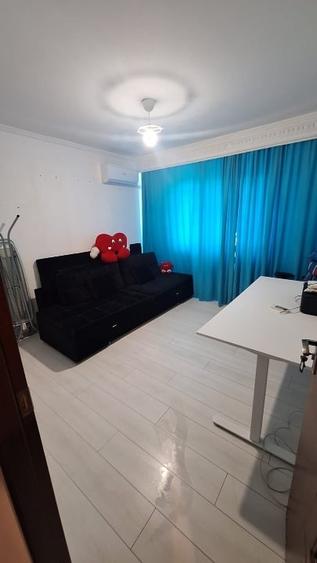 Apartament cu 3 camere decomandat, mobilat în Banat