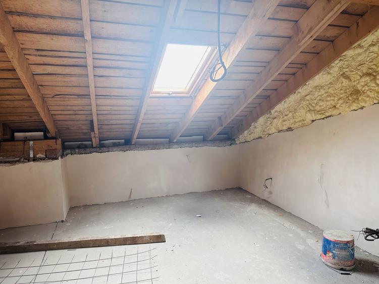 Duplex cu 5 camere cu Canalizare în Roșu