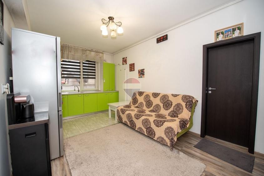 Apartament cu 3 camere semidecomandat, mobilat în Rahova