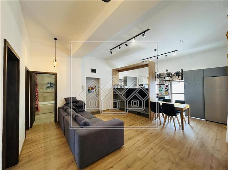 Apartament cu 4 camere nedecomandat în Exterior Sud