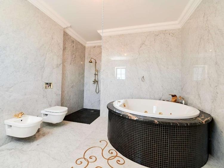 Apartament cu 5 camere în Ronaț