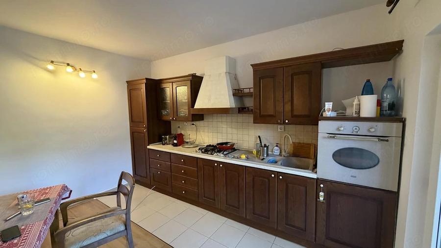 Casă cu 5 camere cu Teren 199 Mp în Roșu