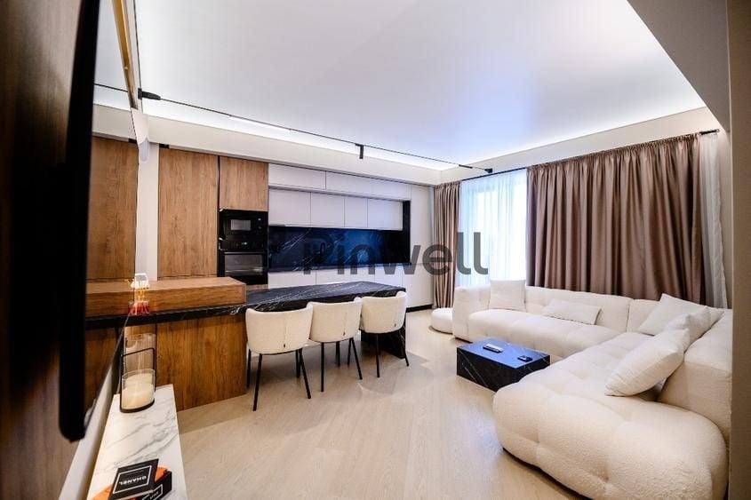 Apartament cu 3 camere semidecomandat, mobilat în Central