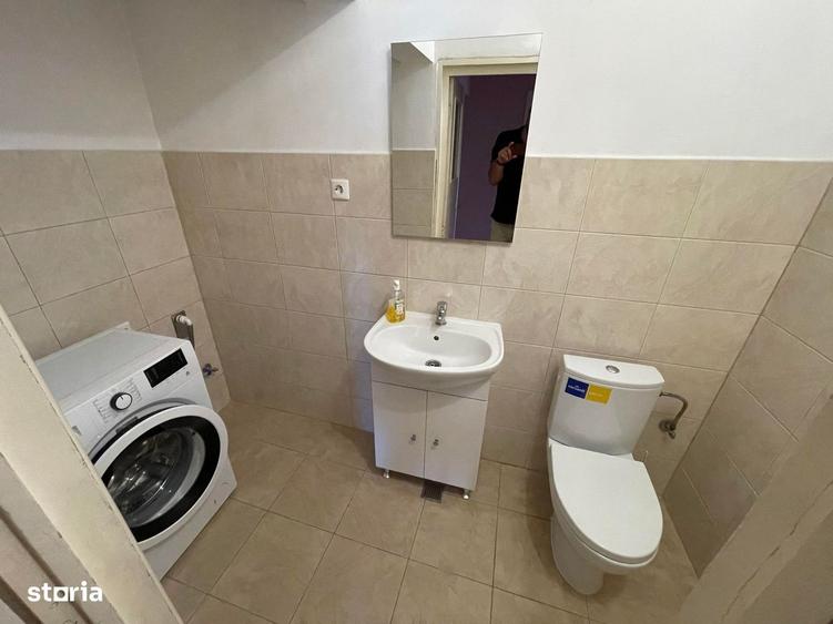 Apartament cu 4 camere decomandat în Micro 16
