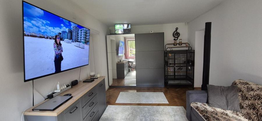 Apartament cu 2 camere semidecomandat în Aleea Carpați
