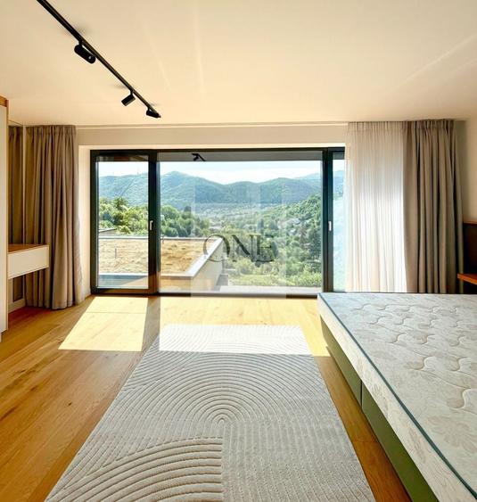 Apartament cu 4 camere decomandat, mobilat în Drumul Poienii