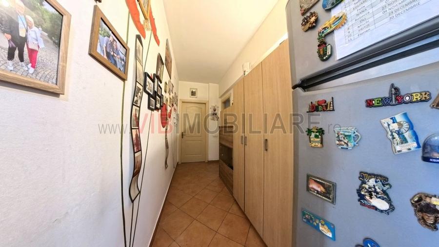 Apartament cu 3 camere semidecomandat, mobilat în Nord