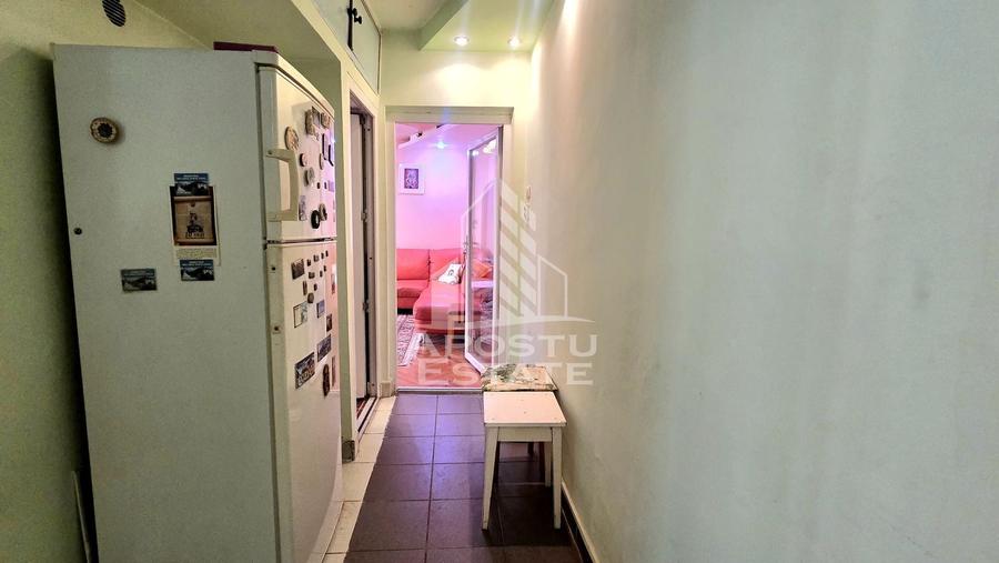Apartament cu 3 camere semidecomandat, mobilat în Dacia