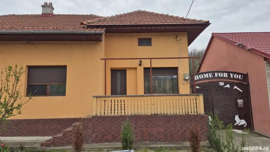 Casă cu 6 camere cu Teren 700 Mp în Eșelnița