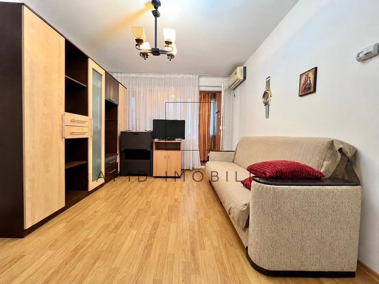 Apartament cu 3 camere semidecomandat în Țiglina 3